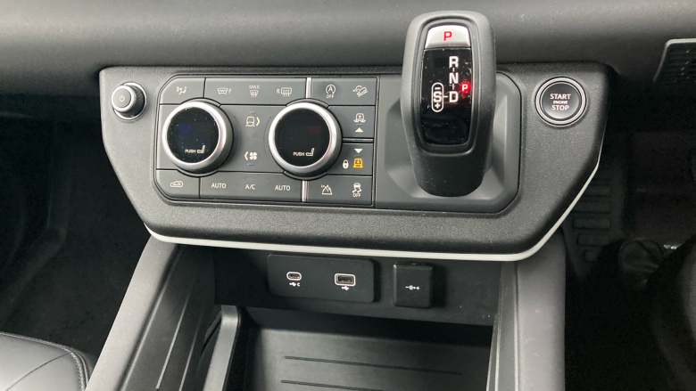 Land Rover Defender 3.0 D250 SE 110 5dr Auto [7 Seat] Diesel Estate